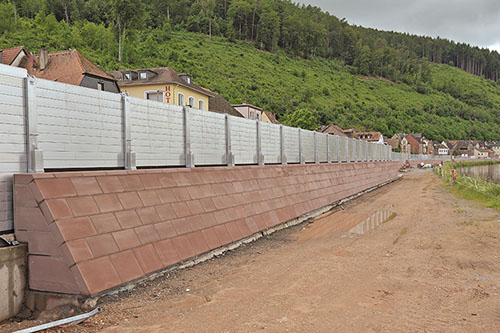 Foto der festen Schutzwand mit aufmontiertem mobilen System